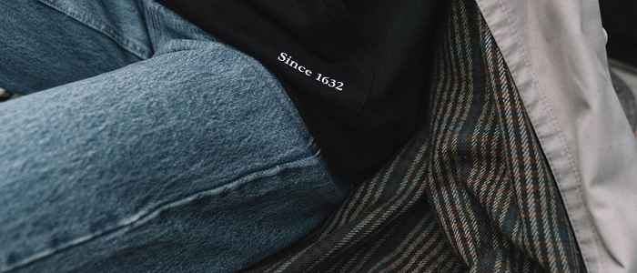 Close up UvA sweater