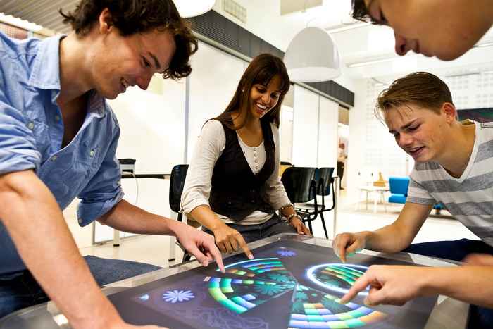 2013_studenten Informatica_multitouch table_JornvanEck_restrictie FNWI