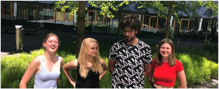 de vier studenten van het groepje van Evi