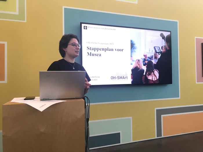 Laura Wolfkamp, MSc PD Res, over het OH-SMArt Stappenplan voor musea. Foto: Sanneke Stigter.
