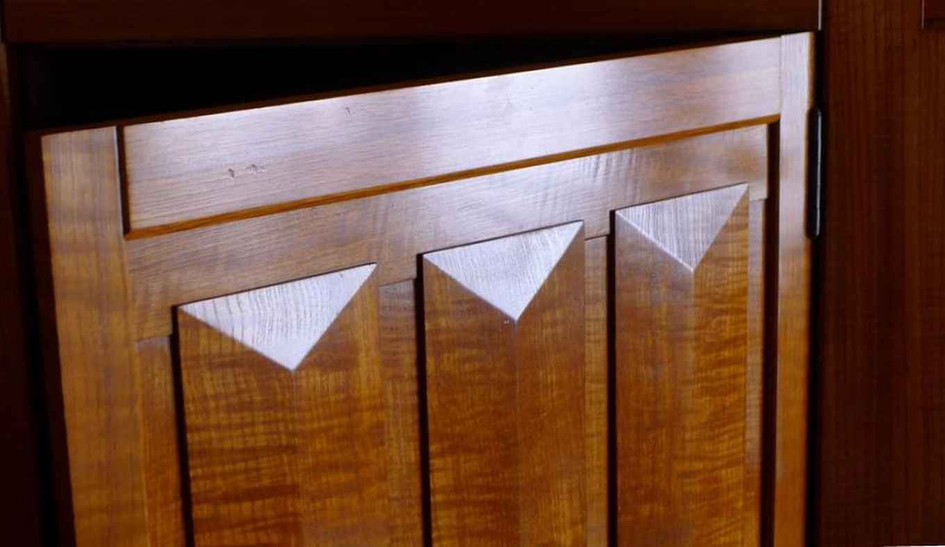 Historic transparent finishes on furniture