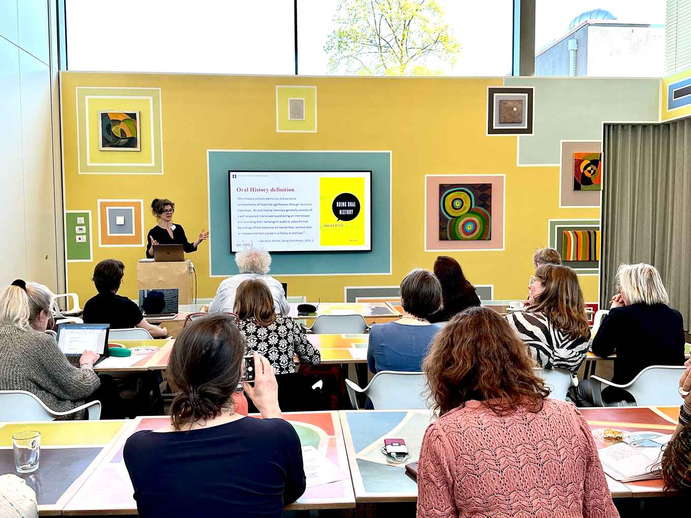 Projectleider dr. Sanneke Stigter over OH-SMArt in Antoon Henning’s Interieur nr. 553 (2017). Foto: Martijn van Nieuwenhuizen